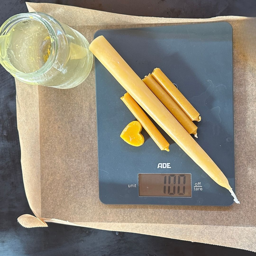 Beeswax on the scales at 100 grams, the components laid out